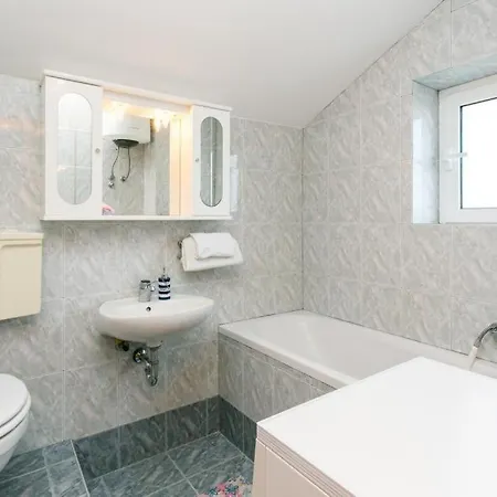 Laura Mljet アパート *