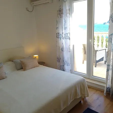 Laura Mljet アパート *