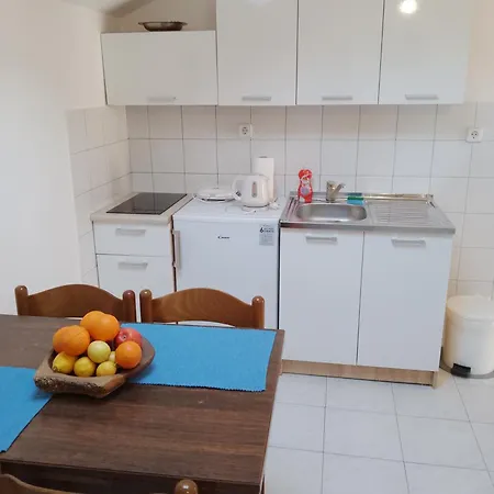 Laura Mljet 아파트 *